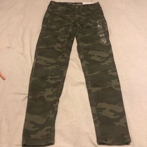 American Eagle Hi-rise jegging crop Camo jeans size 4 NWT